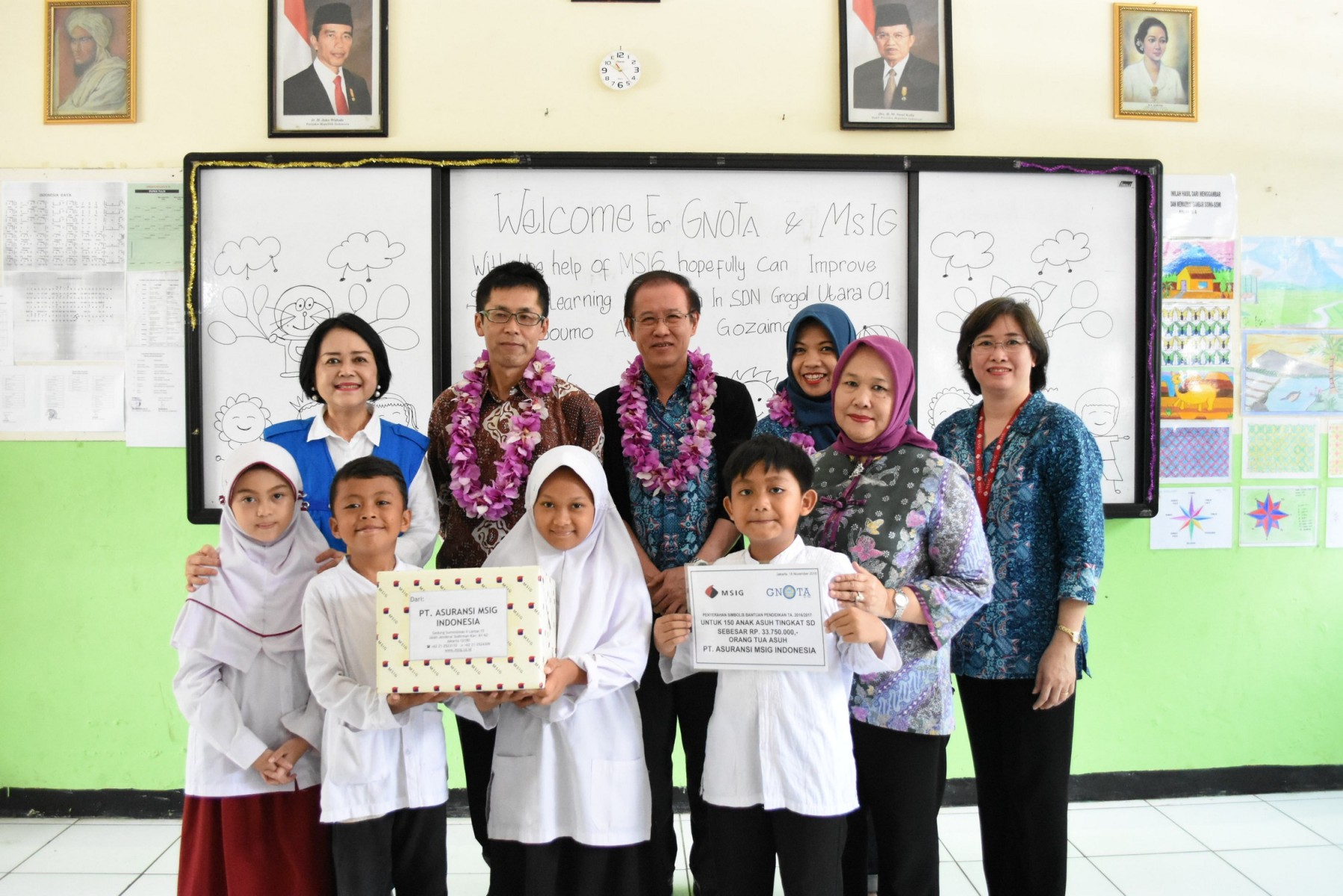 msig_indonesia_delivered_donation_to_support_children_education_0