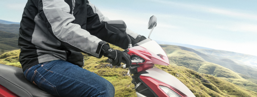 Three Tips for Safely Braking an Automatic Motorcycle on Downhill Roads
