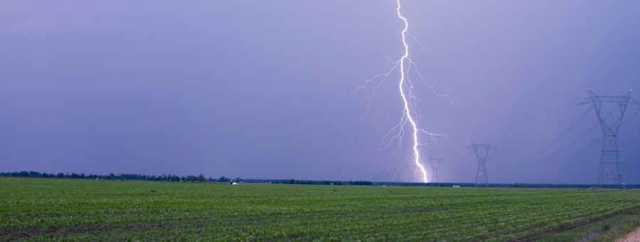 Avoid These Four Areas when Lightning Rain Occurs